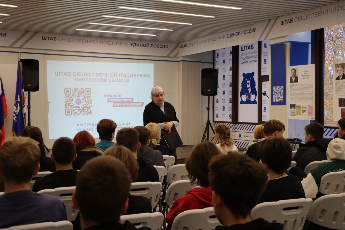 В Штабе общественной поддержки продолжает работать выставка «Великие аграрии Смоленщины»