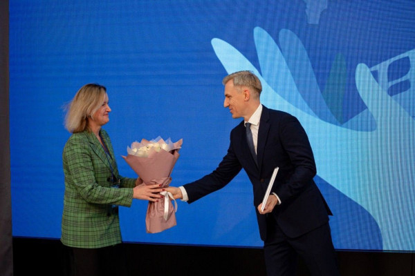 Губернатор Смоленской области поприветствовал участников образовательного семинара «С заботой о защитниках и их семьях»