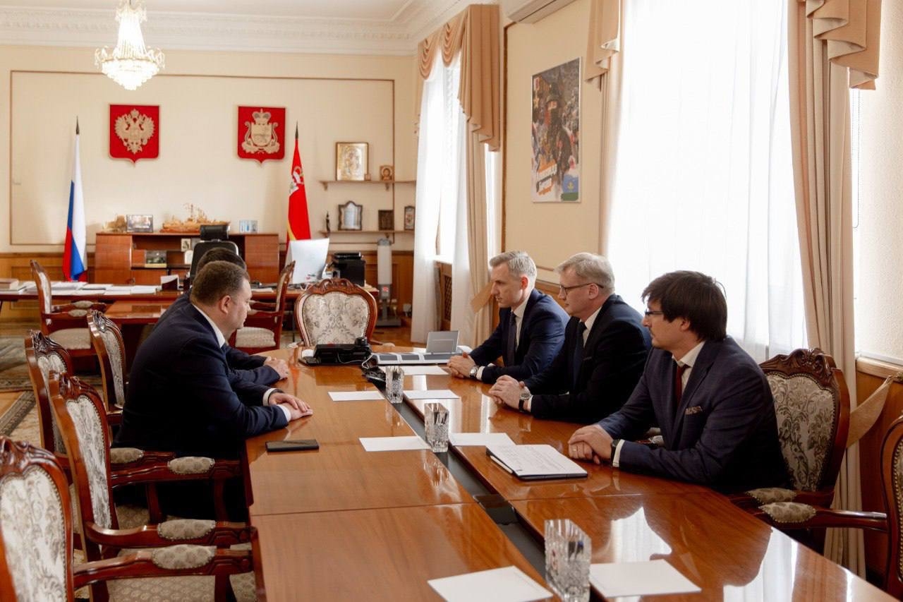 Василий Анохин обсудил вопросы сотрудничества с новым руководителем смоленского филиала компании «Росатом Энергосбыт»