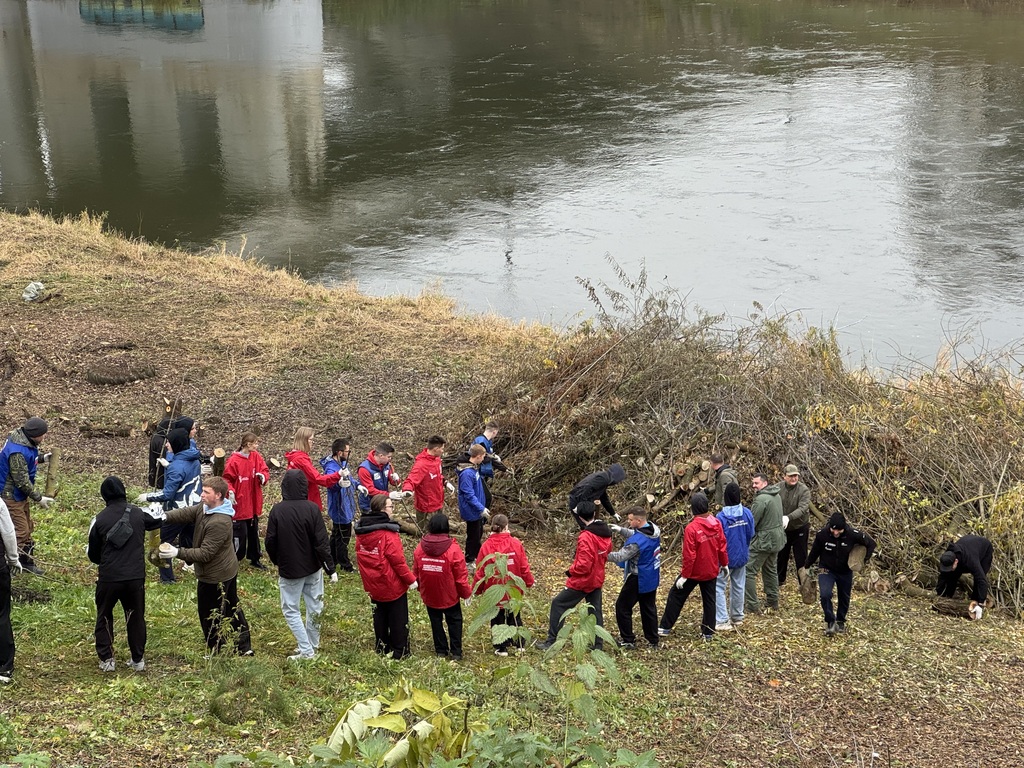 «Единая Россия» продолжает благоустройство берега Днепра в Смоленске в рамках партпроекта «Чистая страна»