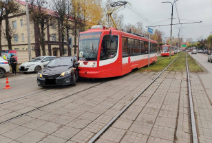 В Смоленске в ДТП пострадала кондуктор трамвая