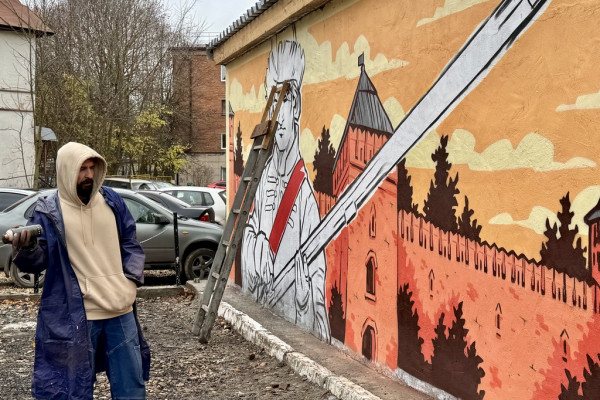 В центре Смоленска увековечили память о героях прошлого и настоящего