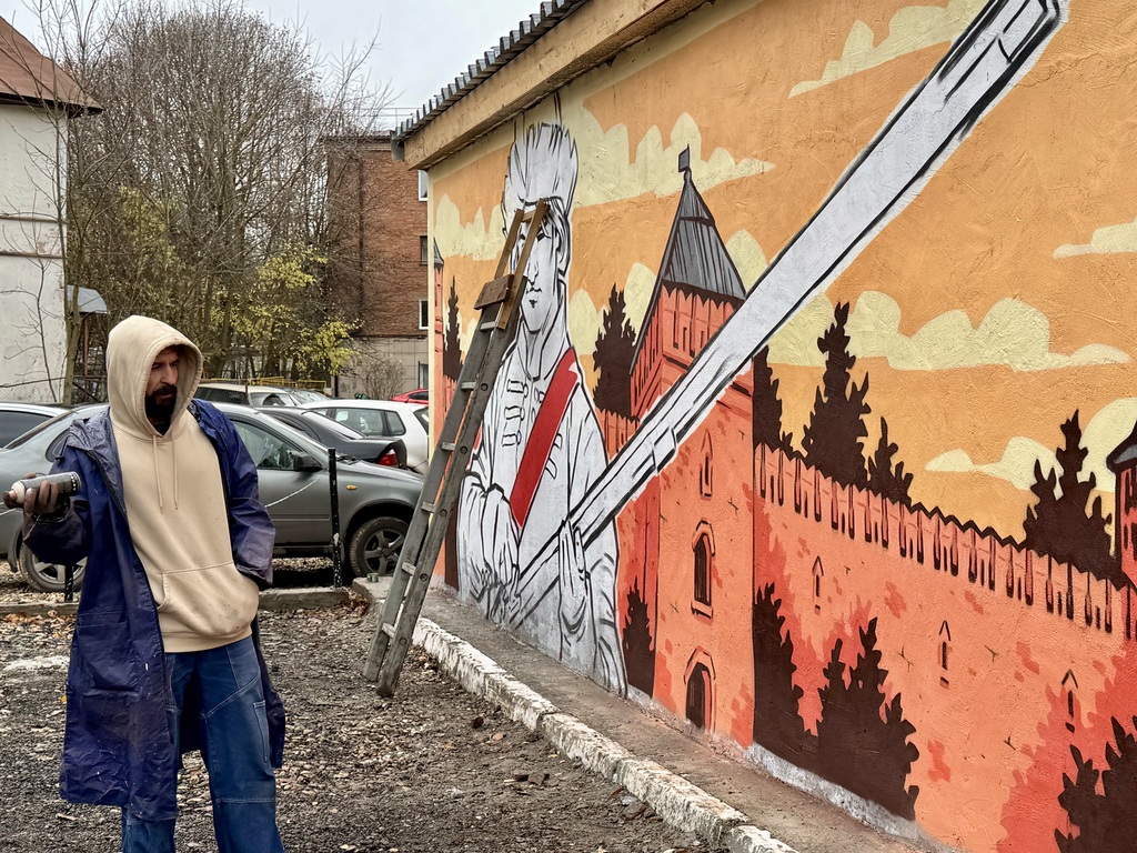 В центре Смоленска увековечили память о героях прошлого и настоящего