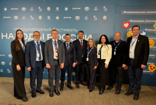 Смоленская делегация во главе с Алексеем Гусевым участвует в международном фестивале «Народы России и СНГ»