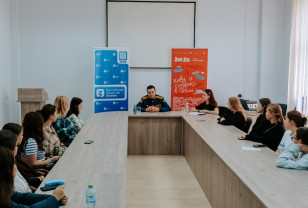 Ветеран спецоперации Артём Корнюченков встретился с молодыми смолянами