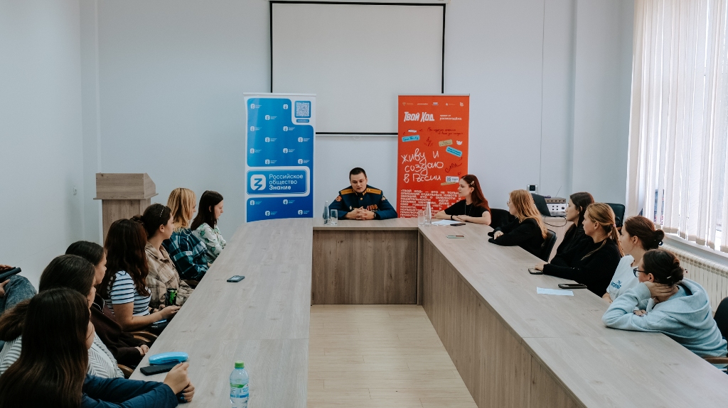 Ветеран спецоперации Артём Корнюченков встретился с молодыми смолянами