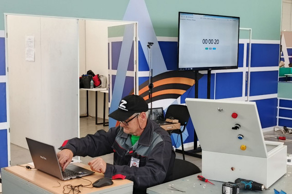 Смолянин Валерий Дубовский занял третье место на Национальном чемпионате «Абилимпикс»