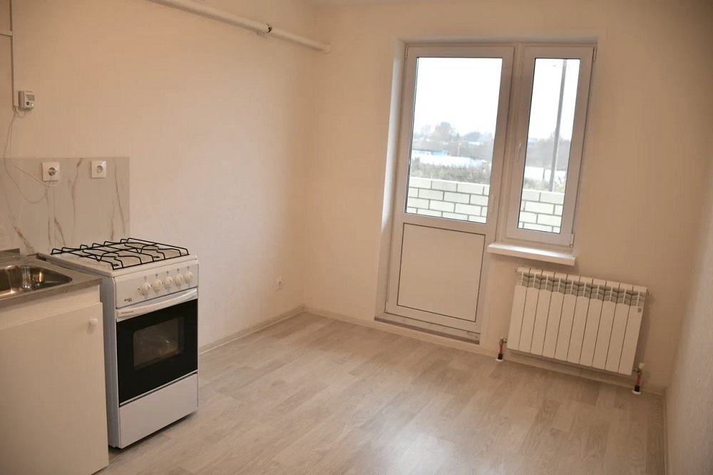 В Смоленске дети-сироты получили новые квартиры