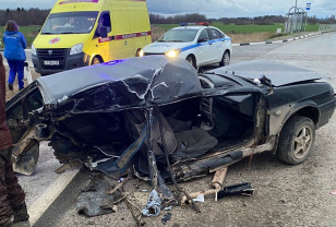 В Сычёвском округе столкнулись ВАЗ и Mercedes