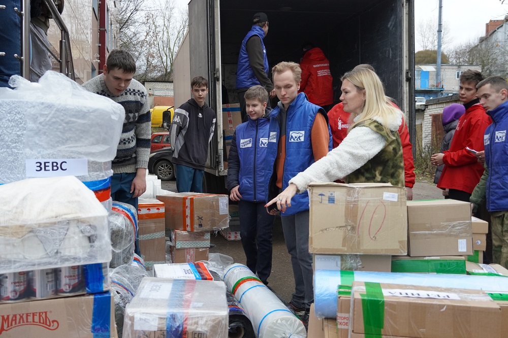 Единороссы отправили смоленским участникам СВО пять тонн ценного груза