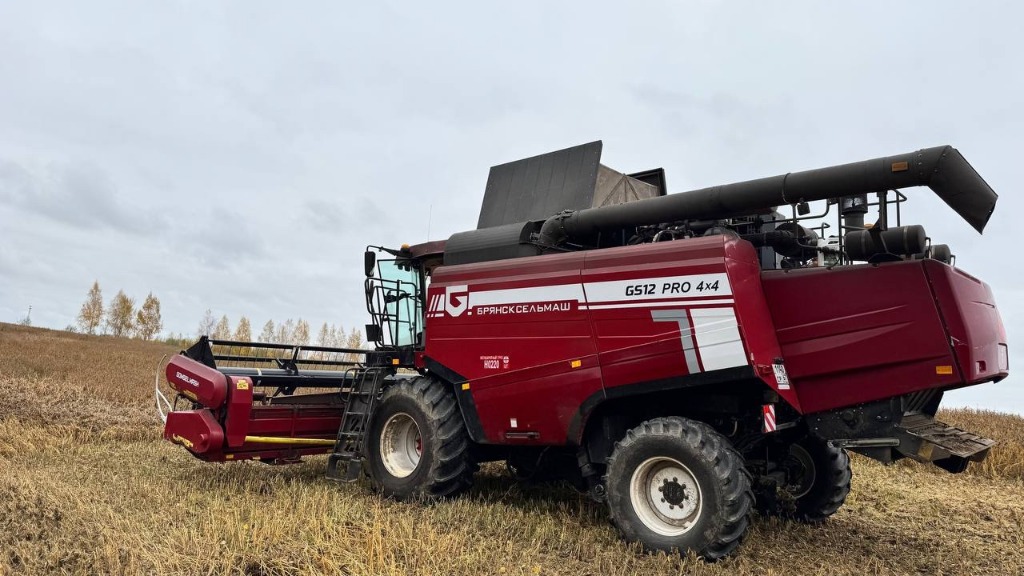 Смоленские аграрии собрали рекордный урожай зерна