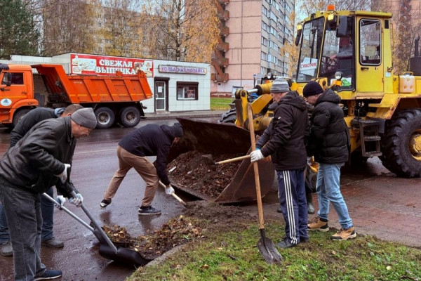Накануне Дня народного единства смоленские атомщики провели экологический субботник в Десногорске