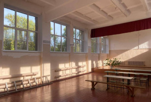 Сергей Неверов помог заменить окна и двери в школьной столовой в Монастырщинском округе