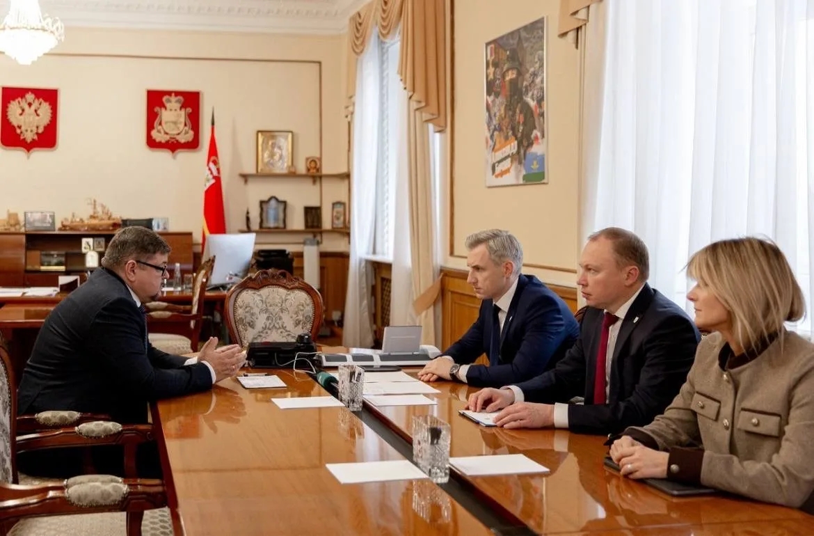 Василий Анохин обсудил сотрудничество Смоленской области и Центробанка