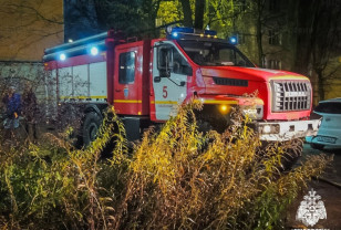 Ночью в Смоленске более 20 спасателей тушили пожар в многоквартирном жилом доме на улице Николаева