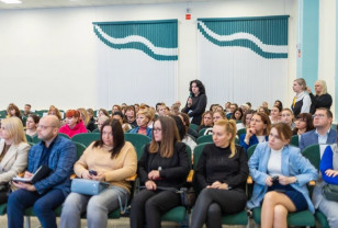 Александр Новиков принял участие в первом окружном родительском собрании в Смоленске