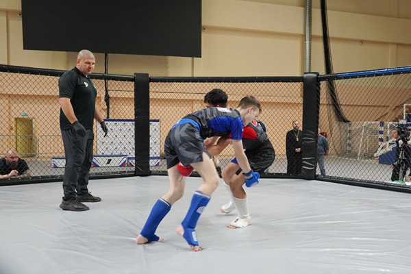 В Смоленске прошёл турнир по смешанным единоборствам «Путь к вершине»