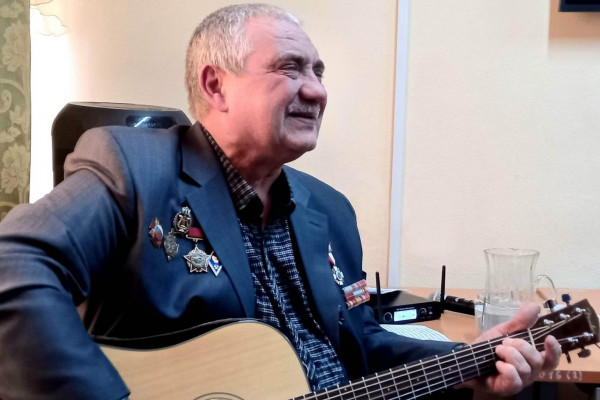 В Сафонове ветеран уголовно-исполнительной системы Олег Волчков отметил 65-летие