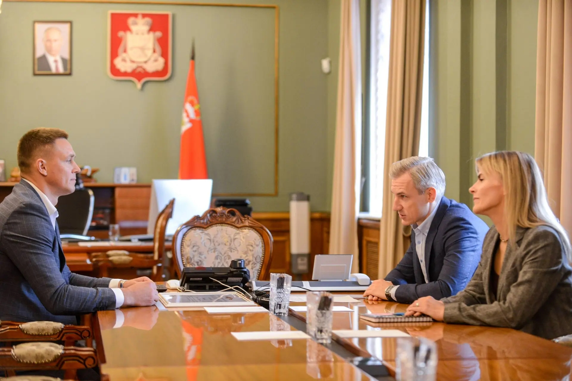 Губернатор Василий Анохин встретился с президентом Федерации самбо Смоленской области