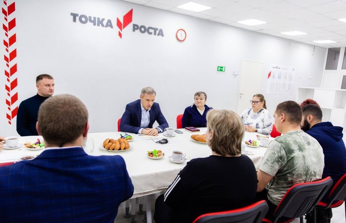 Василий Анохин встретился с участниками СВО и их семьями в Холм-Жирковском округе