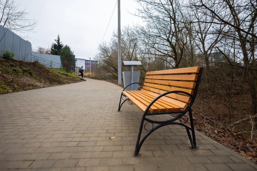 В Смоленске привели в порядок прилегающую к мосту через Рачевский овраг территорию