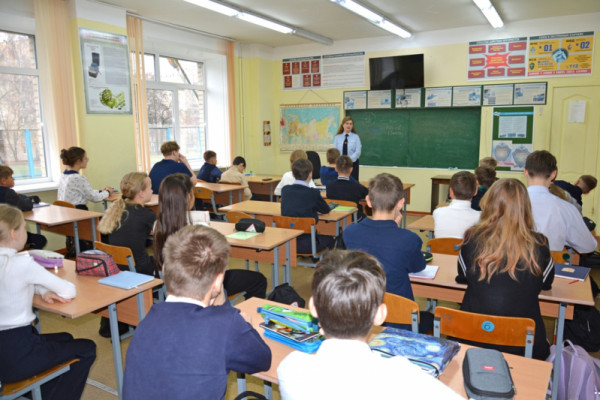 В Смоленске полицейские провели урок правовой грамотности для школьников