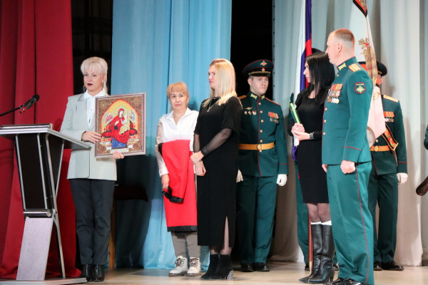 Единороссы поздравили смоленскую ракетную бригаду с 58-летием со дня образования