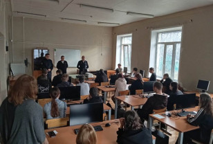 Полицейские Управления на транспорте МВД России по ЦФО провели профилактическую беседу со смоленскими студентами 