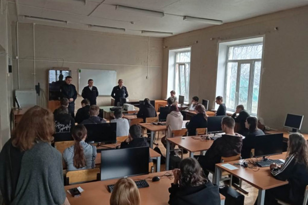 Полицейские Управления на транспорте МВД России по ЦФО провели профилактическую беседу со смоленскими студентами 