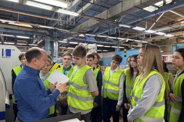 Школьников знакомят с промышленными предприятиями и организациями Смоленской области