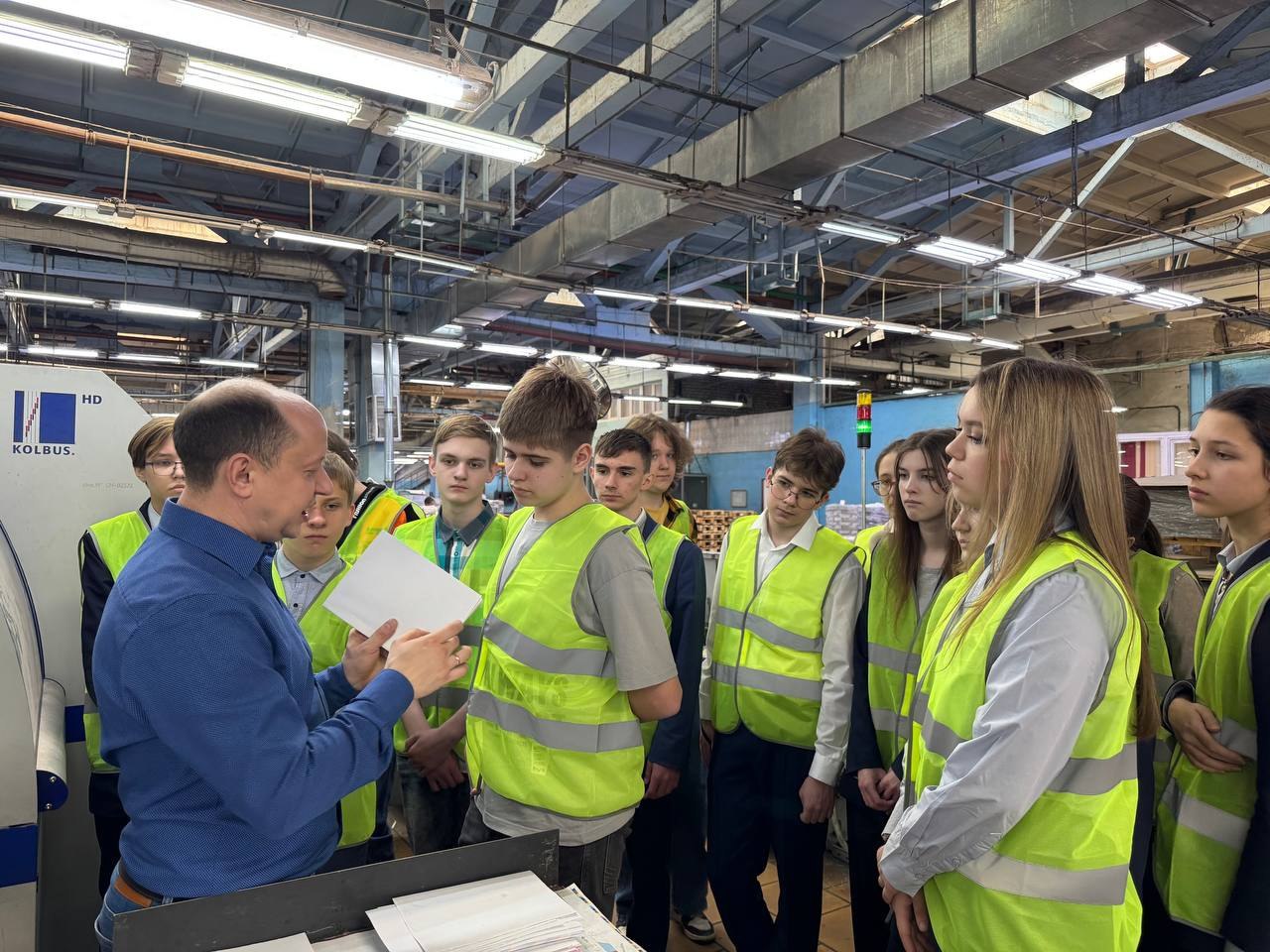 Школьников знакомят с промышленными предприятиями и организациями Смоленской области