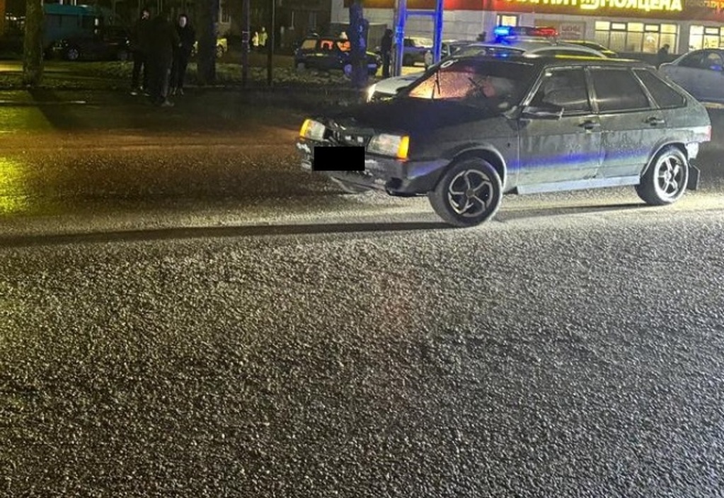 В Рославле отечественная легковушка сбила пенсионерку