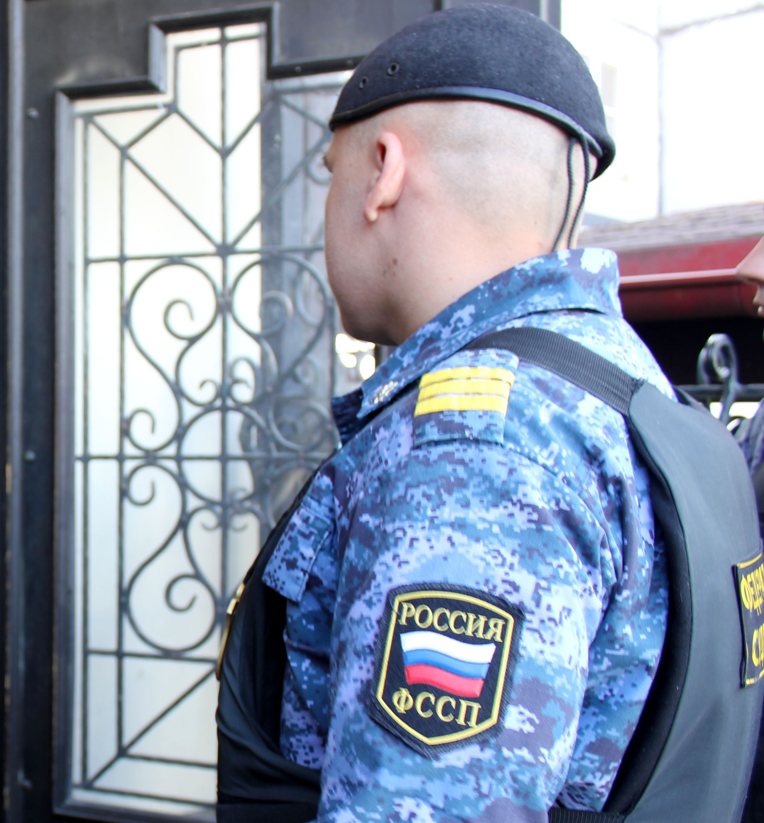 Бдительность судебных приставов привела к задержанию преступника в Смоленской области