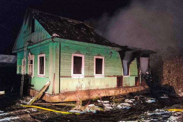 Сегодня ночью в Велиже горел частный жилой дом