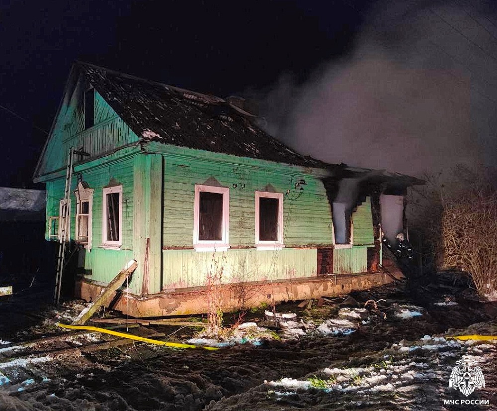 Сегодня ночью в Велиже горел частный жилой дом