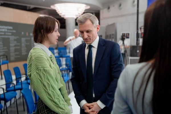 Губернатор Василий Анохин провёл двухчасовой открытый диалог со смолянами