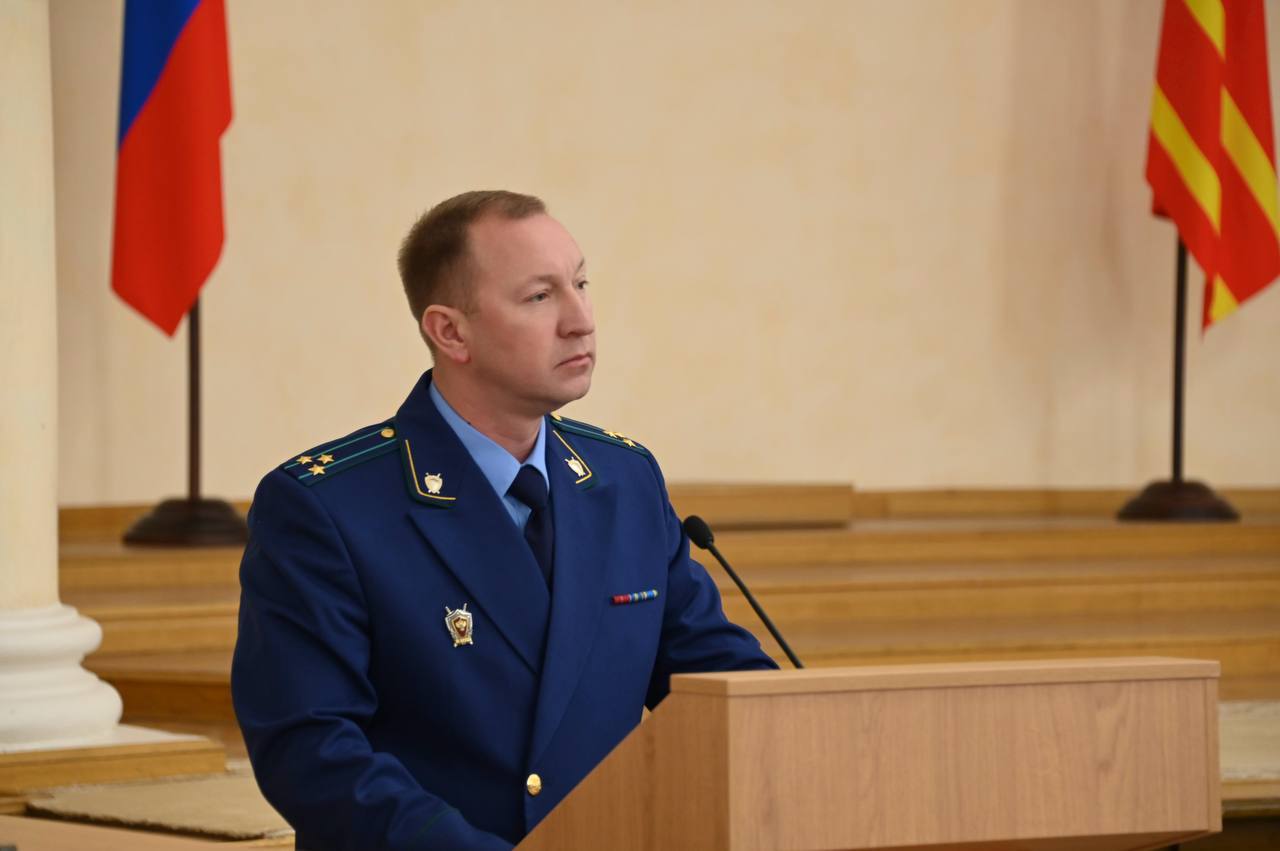 Прокурор Смоленской области принял участие в очередном заседании облдумы