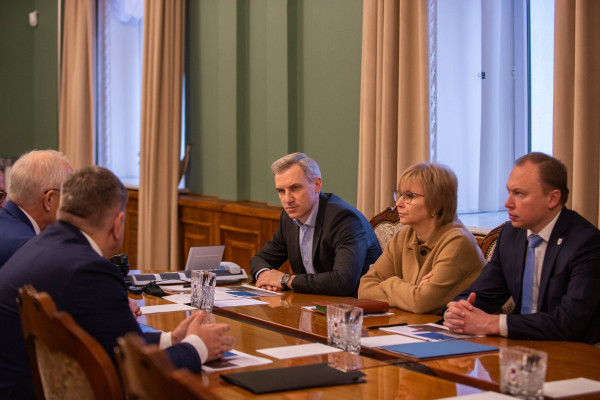 Василий Анохин обсудил с представителями Банка России актуальные вопросы развития экономики Смоленской области
