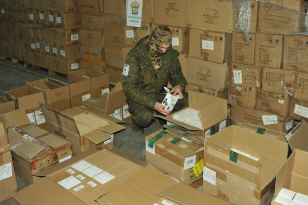 Смоленская таможня передала конфискованные гаджеты на нужды СВО