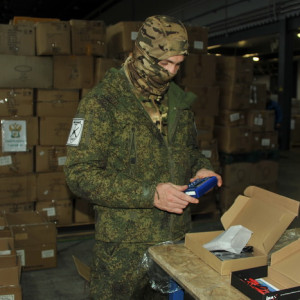 Смоленская таможня передала конфискованные гаджеты на нужды СВО