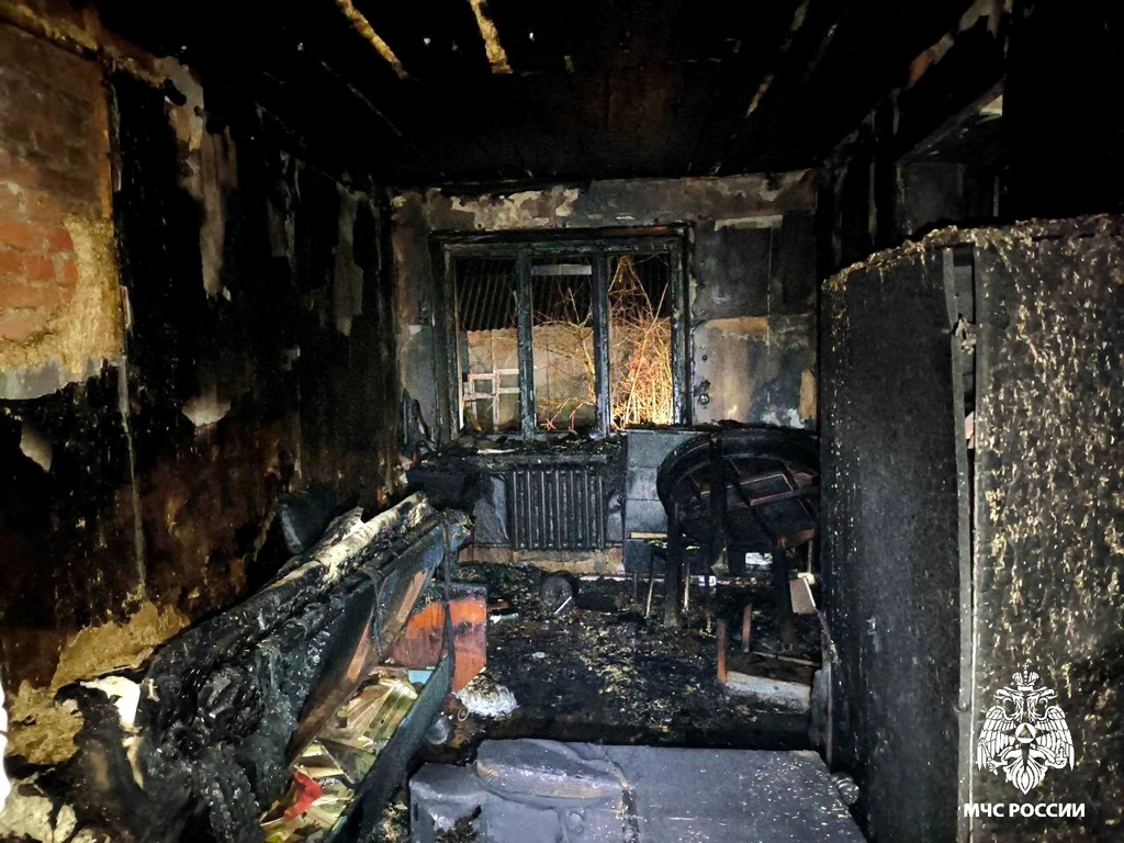 Двое мужчин погибли при пожаре в жилом доме в Монастырщине