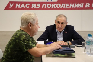 Депутат Госдумы Сергей Неверов провёл личный приём в Смоленске