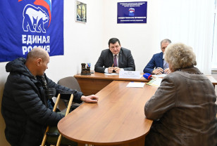 Председатель Смоленской облдумы Игорь Ляхов провёл личный приём граждан в Сафонове