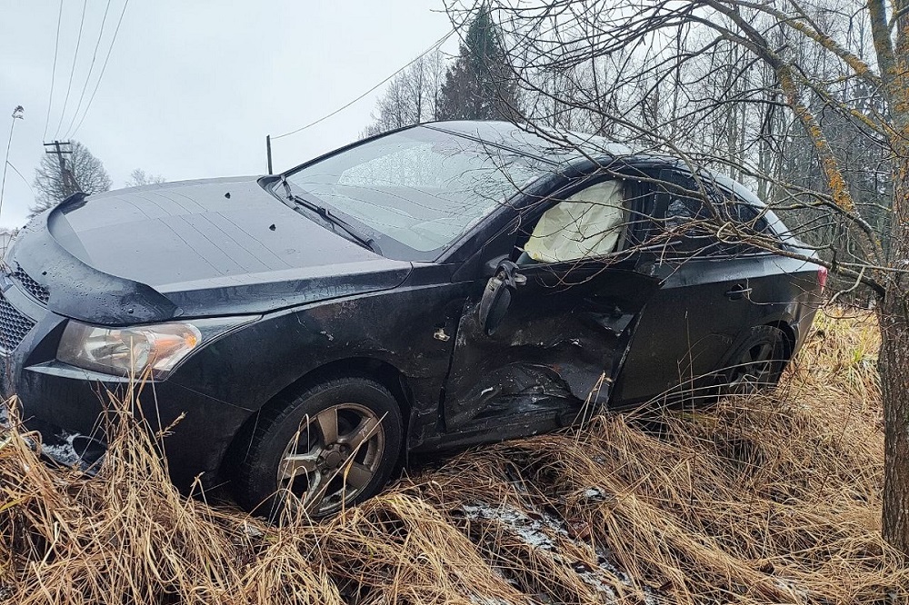 В Вяземском округе столкнулись Chevrolet Cruze и ВАЗ 2115