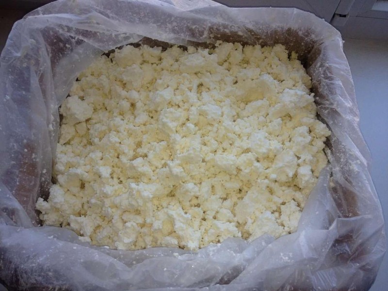 Небезопасный творог нашли в социальных учреждениях Смоленской области