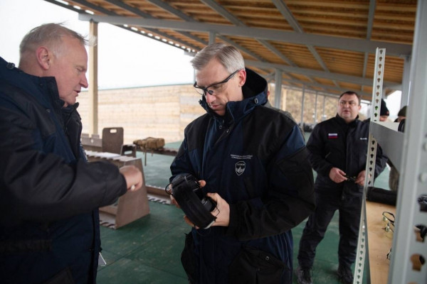 Василий Анохин проинспектировал ход строительства нового спортивного стрелкового комплекса в Смоленской области