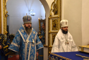 В Вязьме митрополит Исидор и епископ Алексий совершили Божественную литургию