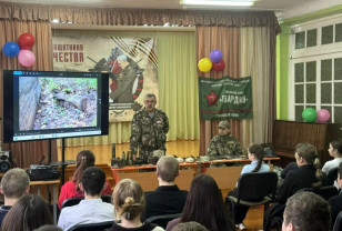 Бойцы поискового отряда «Гвардия» провели Уроки мужества в Глинковской средней школе