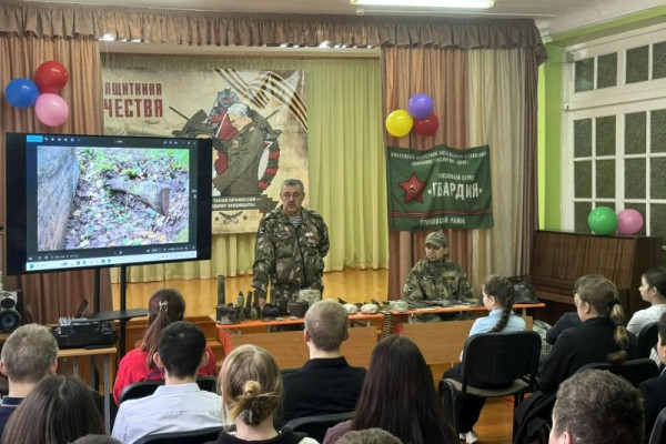 Бойцы поискового отряда «Гвардия» провели Уроки мужества в Глинковской средней школе