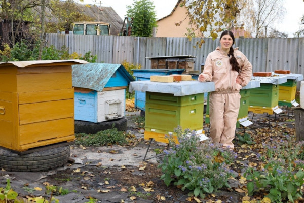 Василий Анохин рассказал смолянам об успешном молодом пчеловоде из Руднянского округа